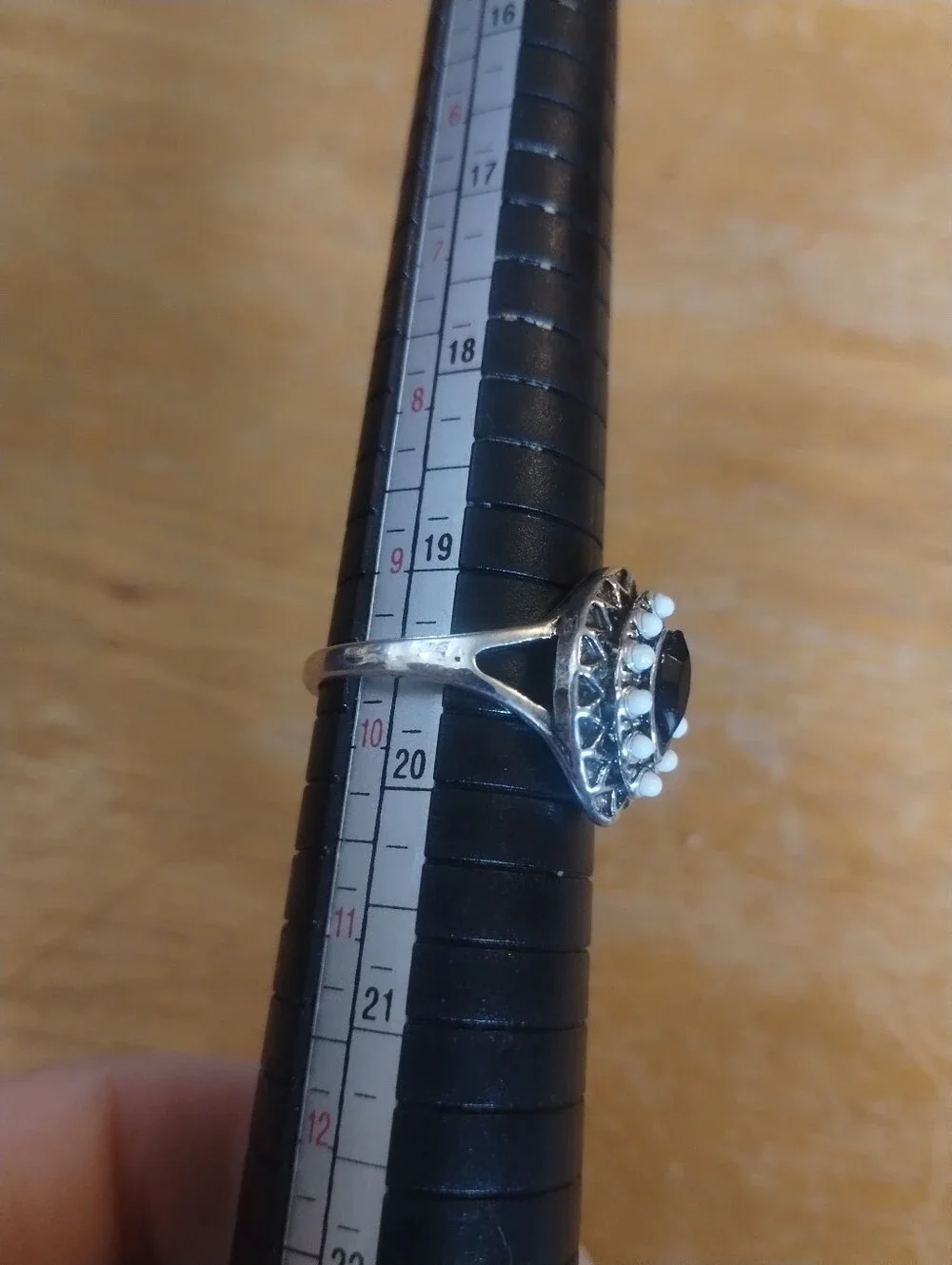 New Size 9.5 Vintage Style Black & White Fashion Ring Silver Tone Statement
